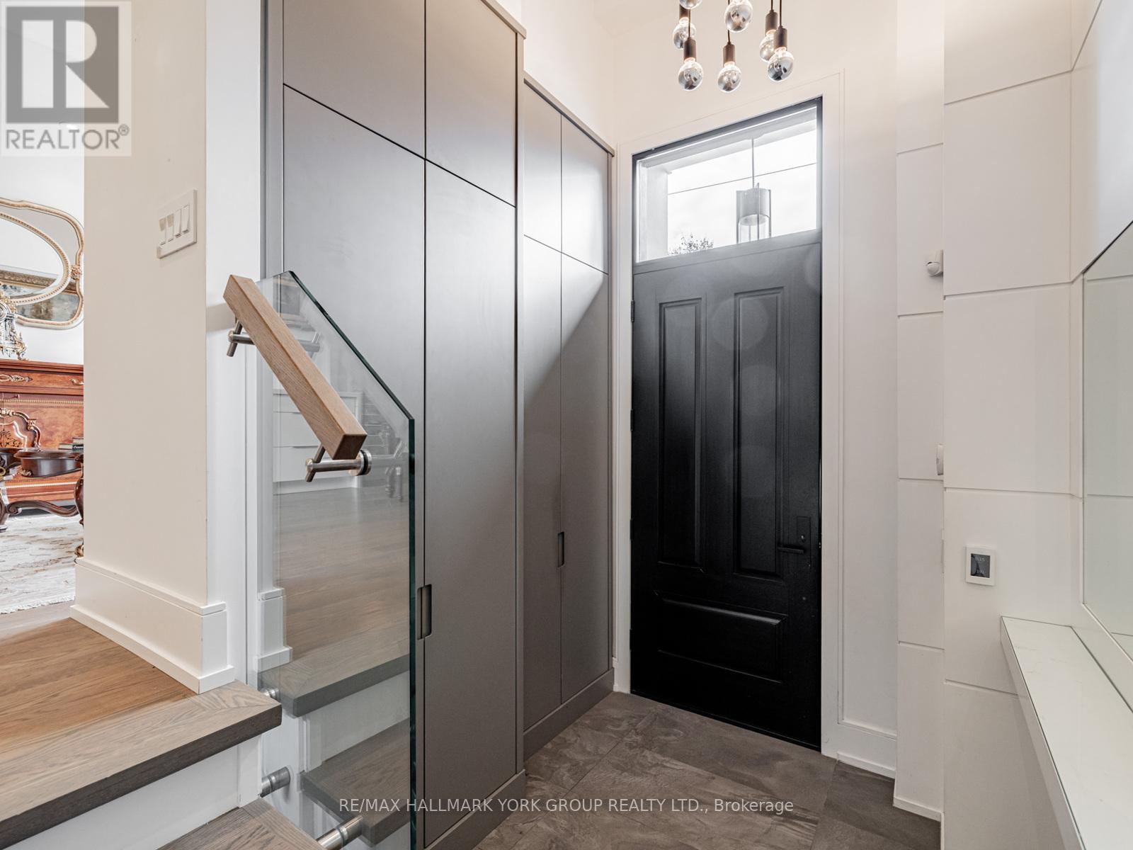 62 St Germain Avenue, Toronto, Ontario  M5M 1V8 - Photo 6 - C12524436