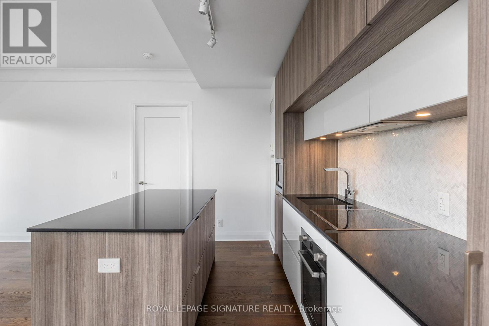 701 - 151 Avenue Road, Toronto, Ontario M5R 2H7 - Photo 4 - C12524442