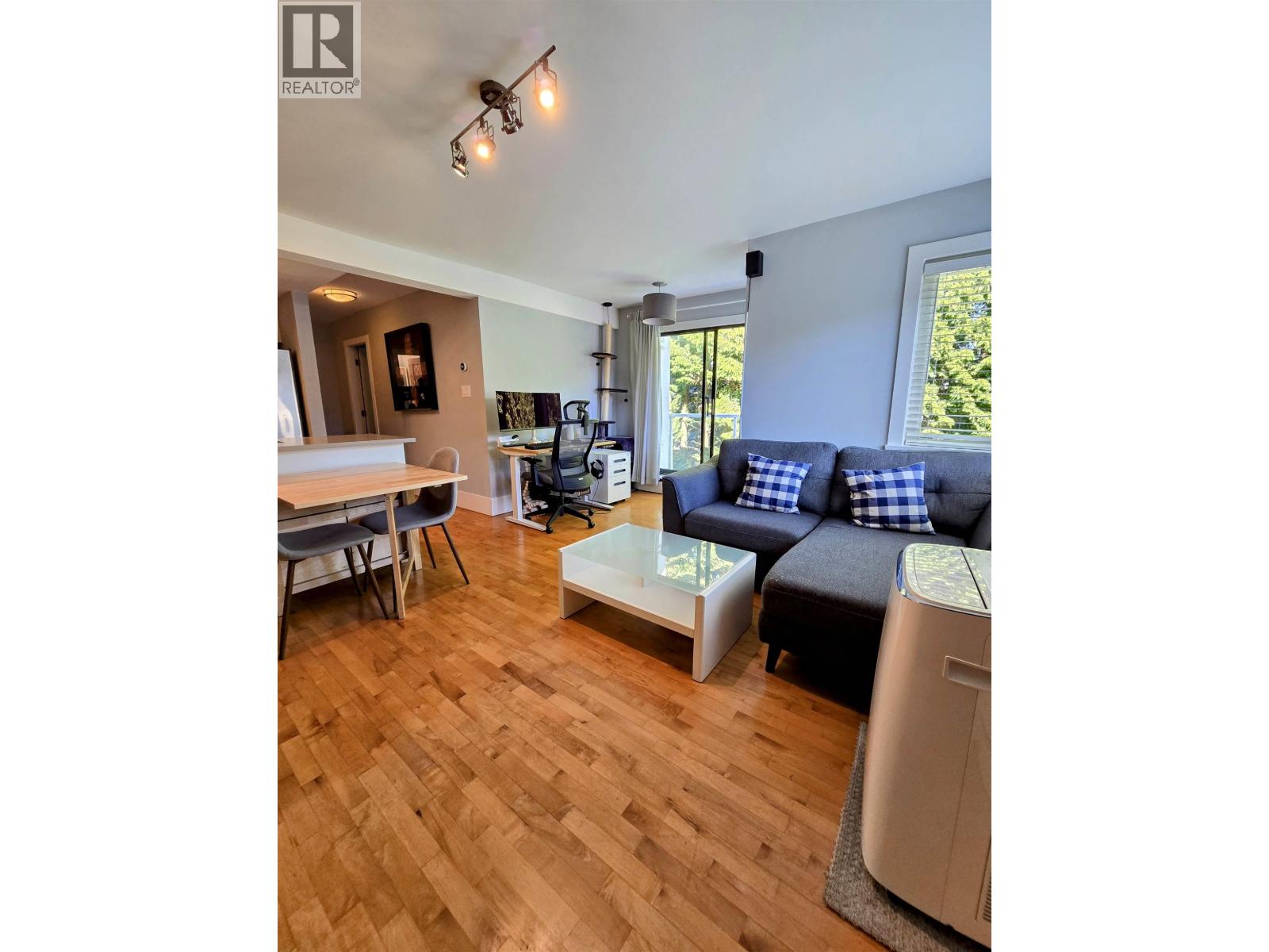 306 830 E 7TH AVENUE, Vancouver, British Columbia