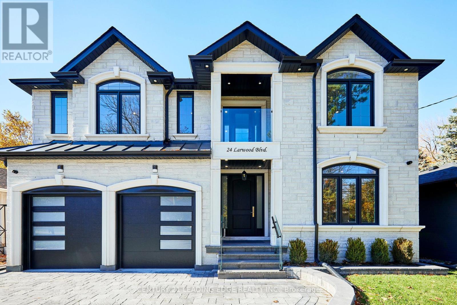 24 LARWOOD BOULEVARD, Toronto, Ontario