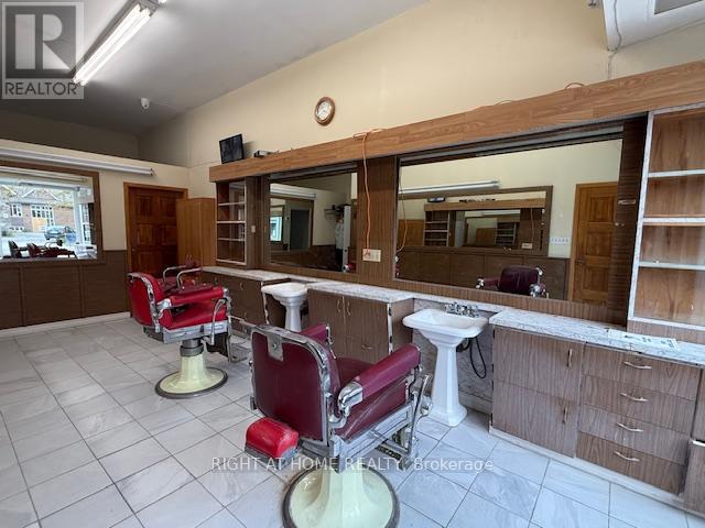 910 Broadview Avenue, Toronto, Ontario  M4K 2R1 - Photo 4 - E12524510