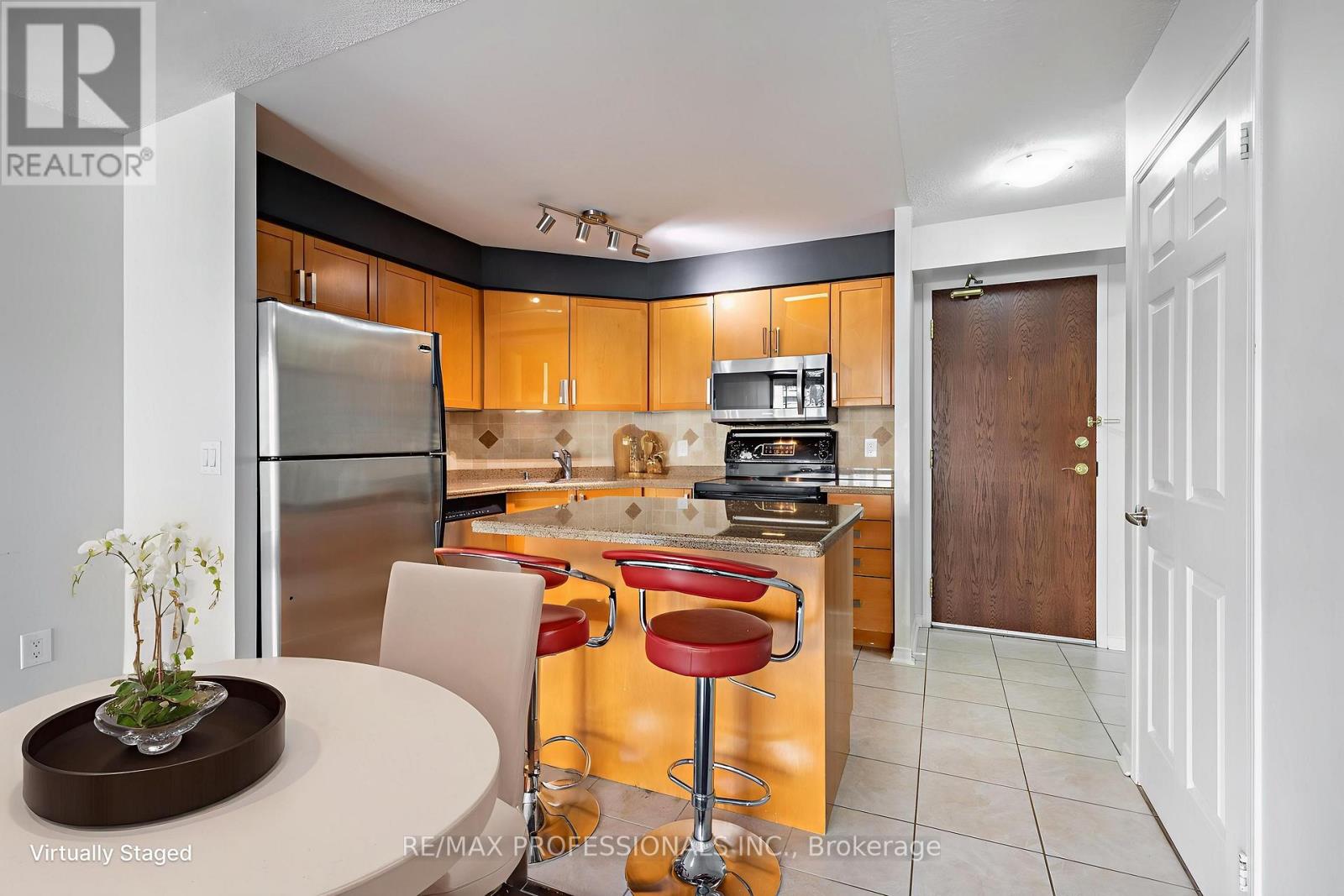 814 - 17 Michael Power Place, Toronto, Ontario M9A 5G5 - Photo 5 - W12518742