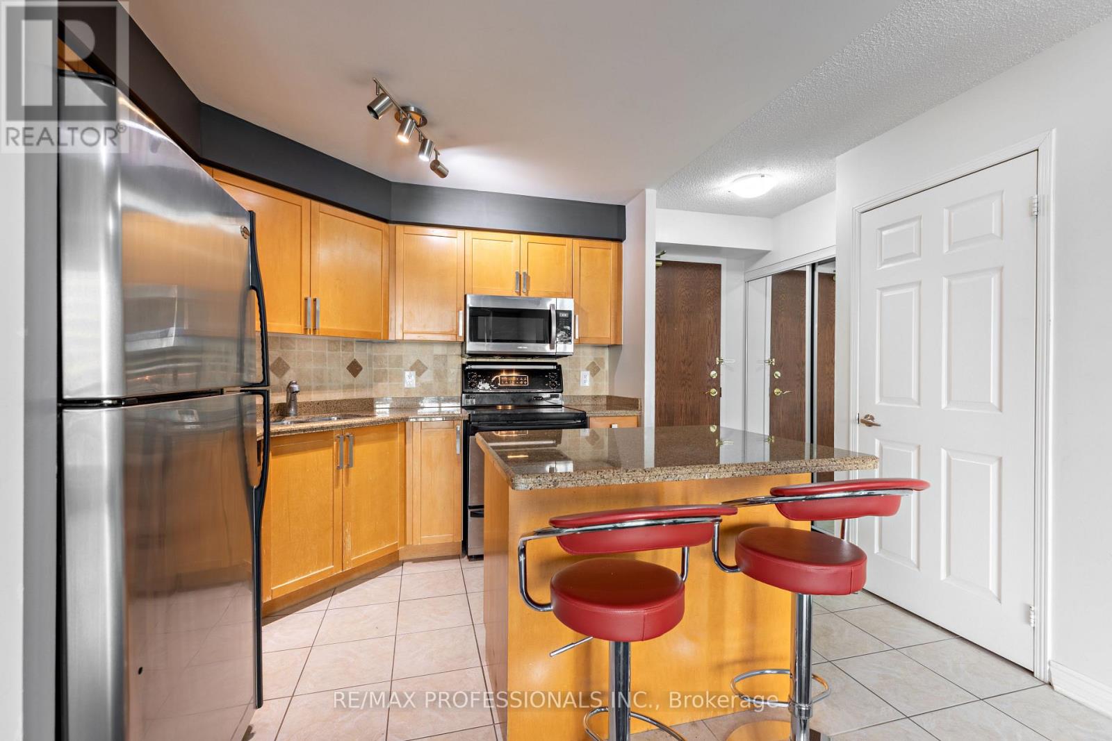 814 - 17 Michael Power Place, Toronto, Ontario M9A 5G5 - Photo 7 - W12518742