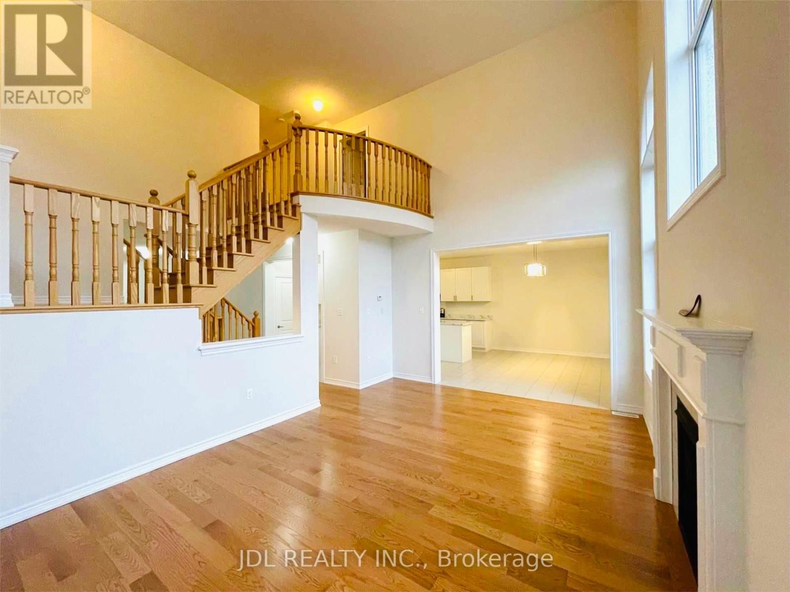 10 Benn Avenue, Georgina, Ontario  L4P 0G8 - Photo 4 - N12524506