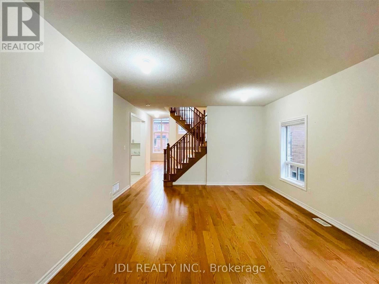 10 Benn Avenue, Georgina, Ontario  L4P 0G8 - Photo 7 - N12524506