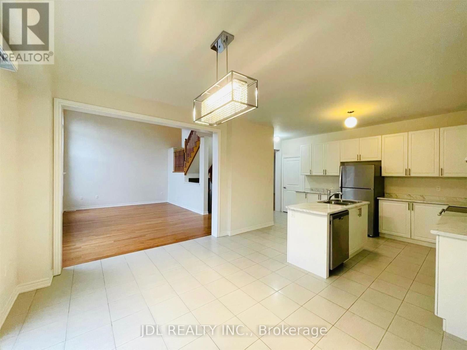 10 Benn Avenue, Georgina, Ontario  L4P 0G8 - Photo 8 - N12524506