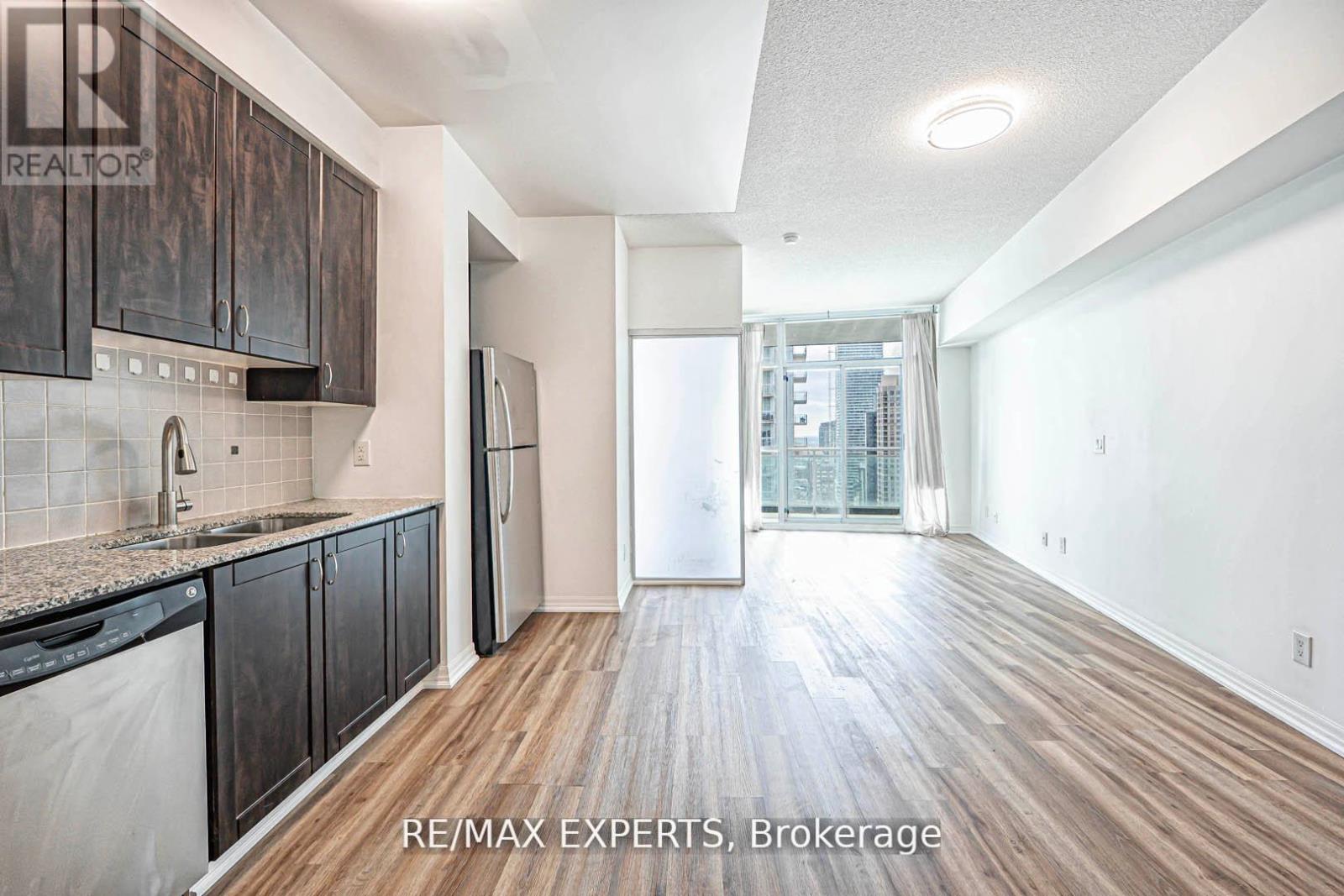 2606 - 223 Webb Drive, Mississauga, Ontario  L5B 0E8 - Photo 7 - W12524456