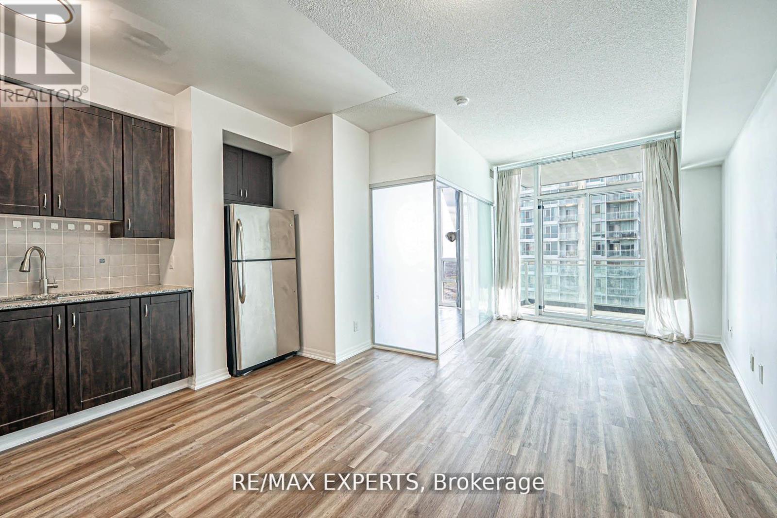 2606 - 223 Webb Drive, Mississauga, Ontario  L5B 0E8 - Photo 9 - W12524456