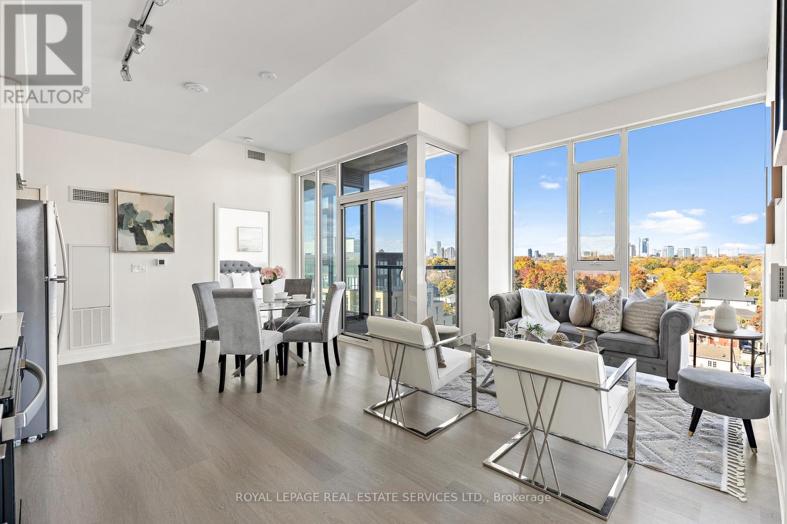 820 - 859 THE QUEENSWAY, Toronto, Ontario