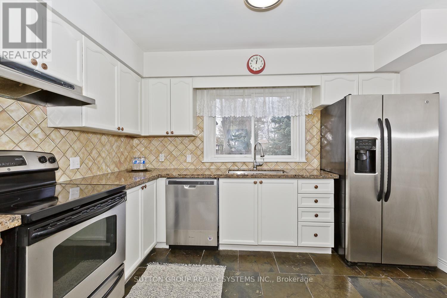 1236 Ogden Avenue, Mississauga, Ontario  L5E 2H4 - Photo 11 - W12524466