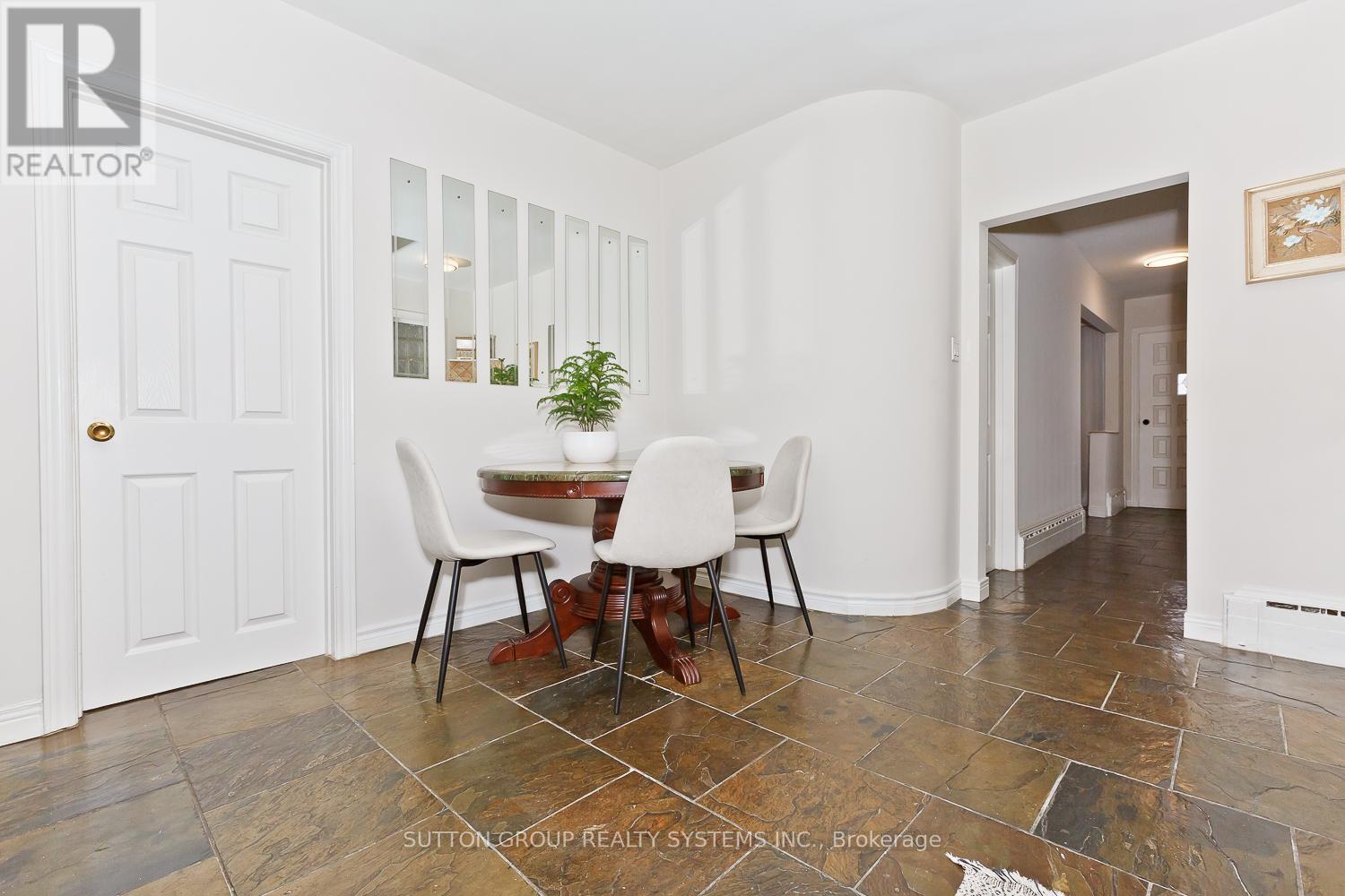 1236 Ogden Avenue, Mississauga, Ontario  L5E 2H4 - Photo 12 - W12524466