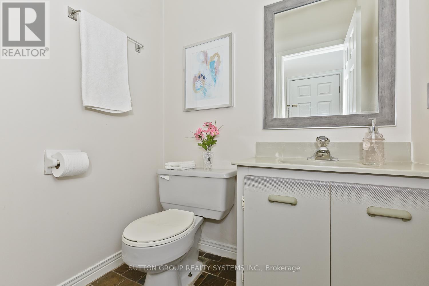 1236 Ogden Avenue, Mississauga, Ontario  L5E 2H4 - Photo 14 - W12524466