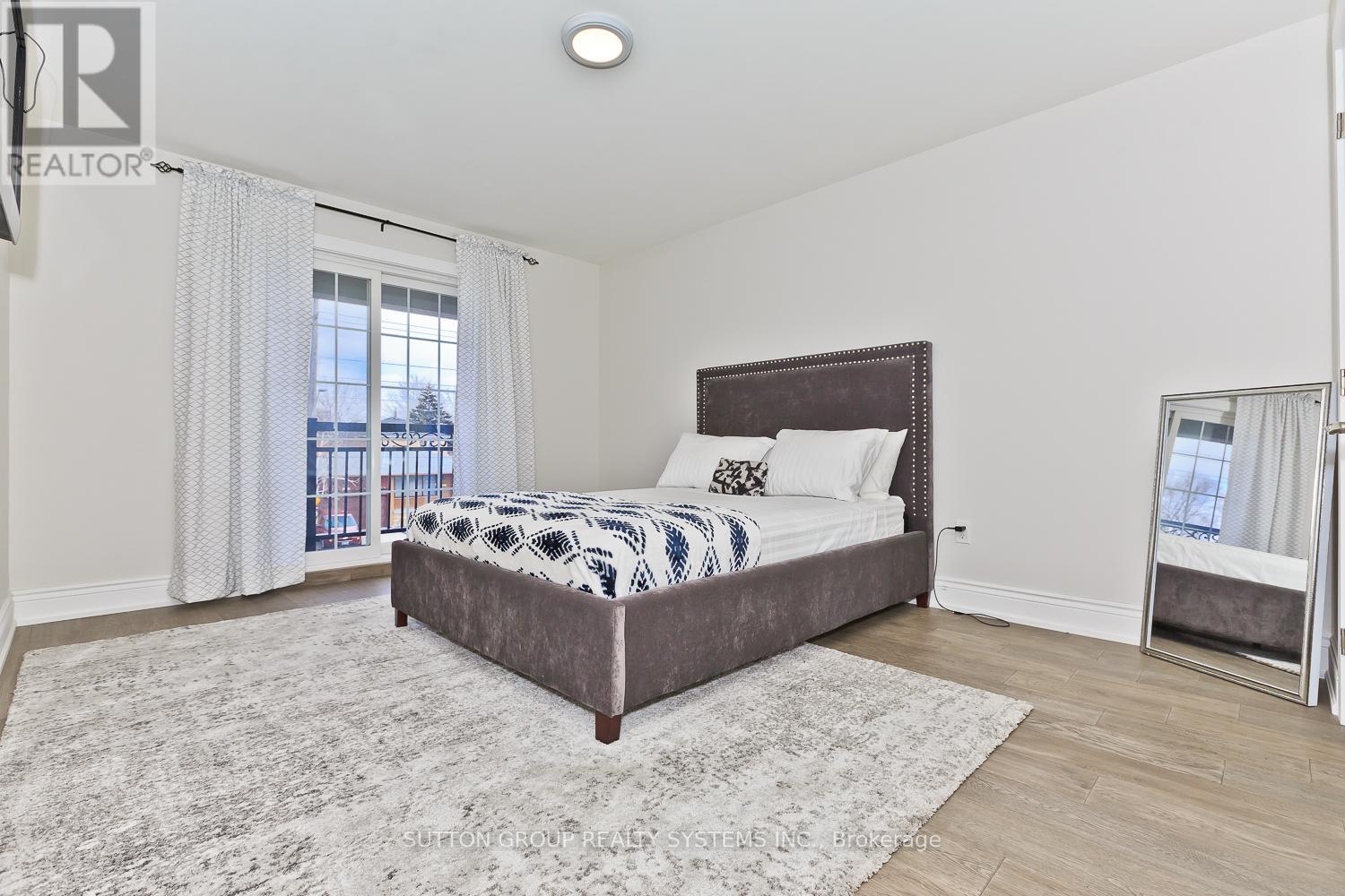 1236 Ogden Avenue, Mississauga, Ontario  L5E 2H4 - Photo 20 - W12524466