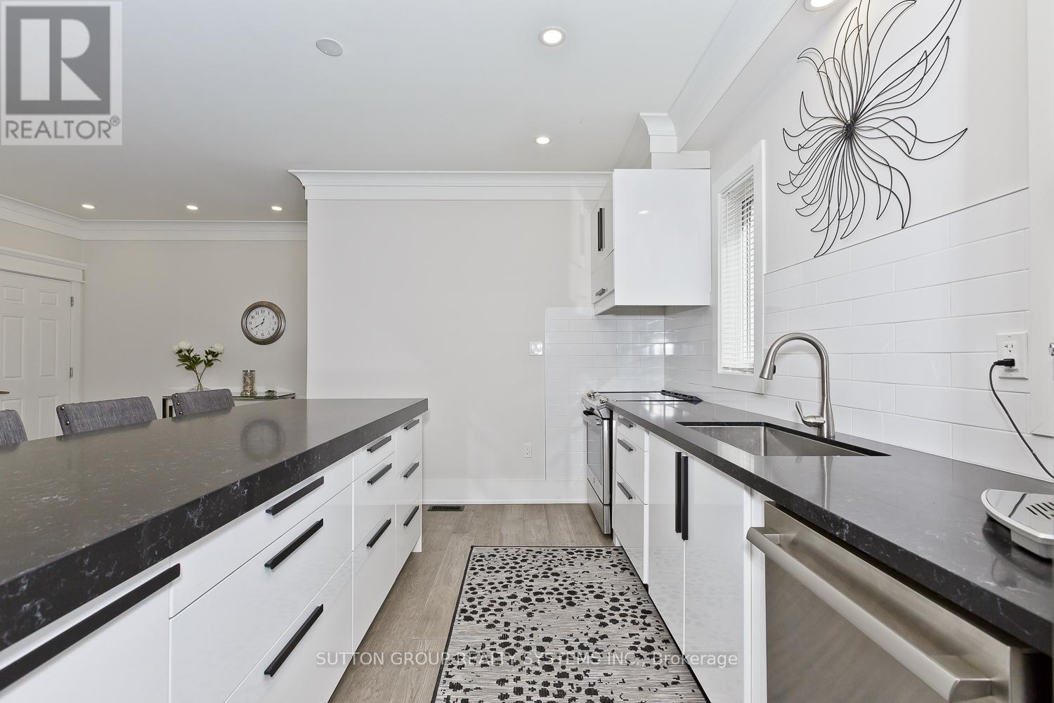 1236 Ogden Avenue, Mississauga, Ontario  L5E 2H4 - Photo 22 - W12524466