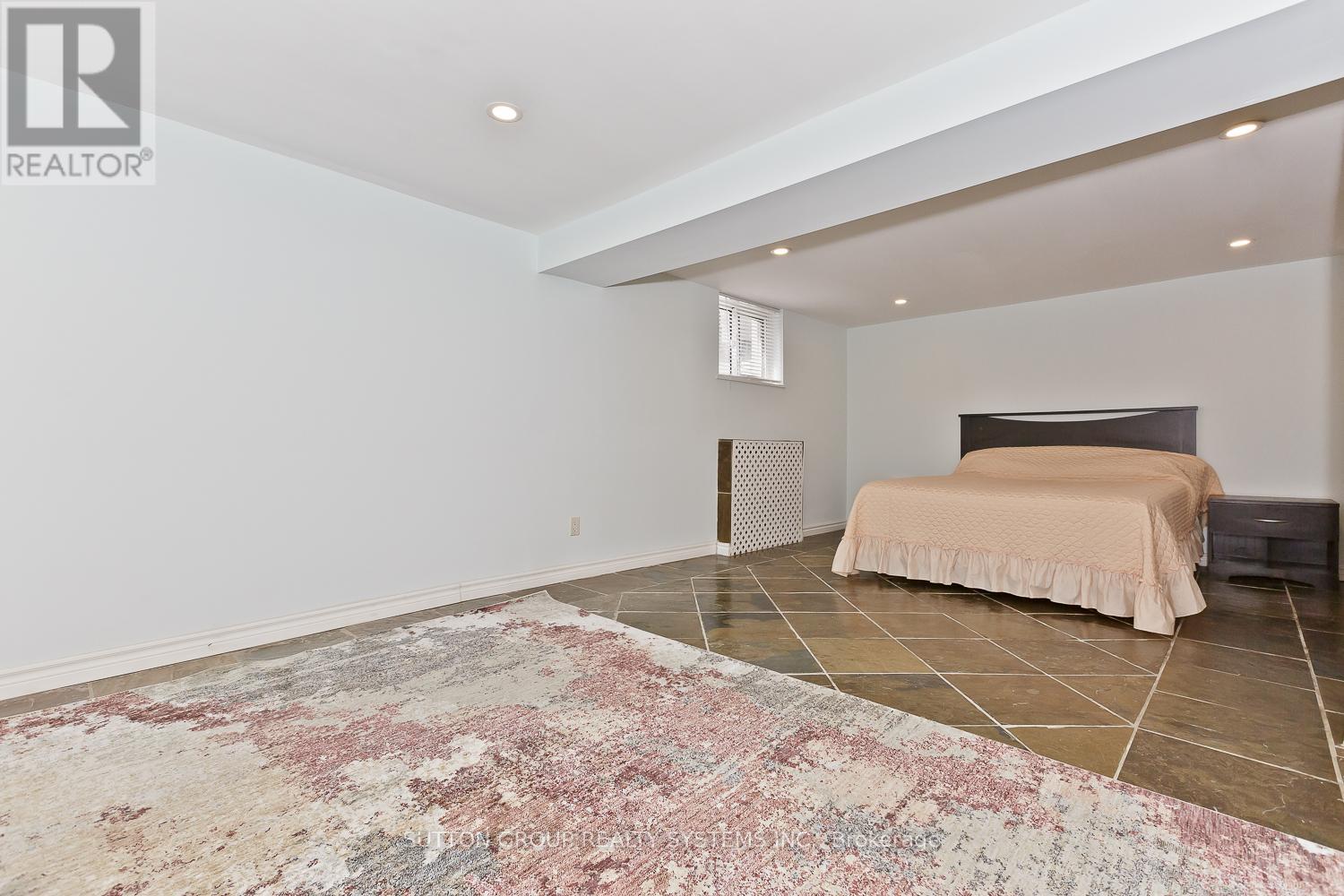 1236 Ogden Avenue, Mississauga, Ontario  L5E 2H4 - Photo 25 - W12524466