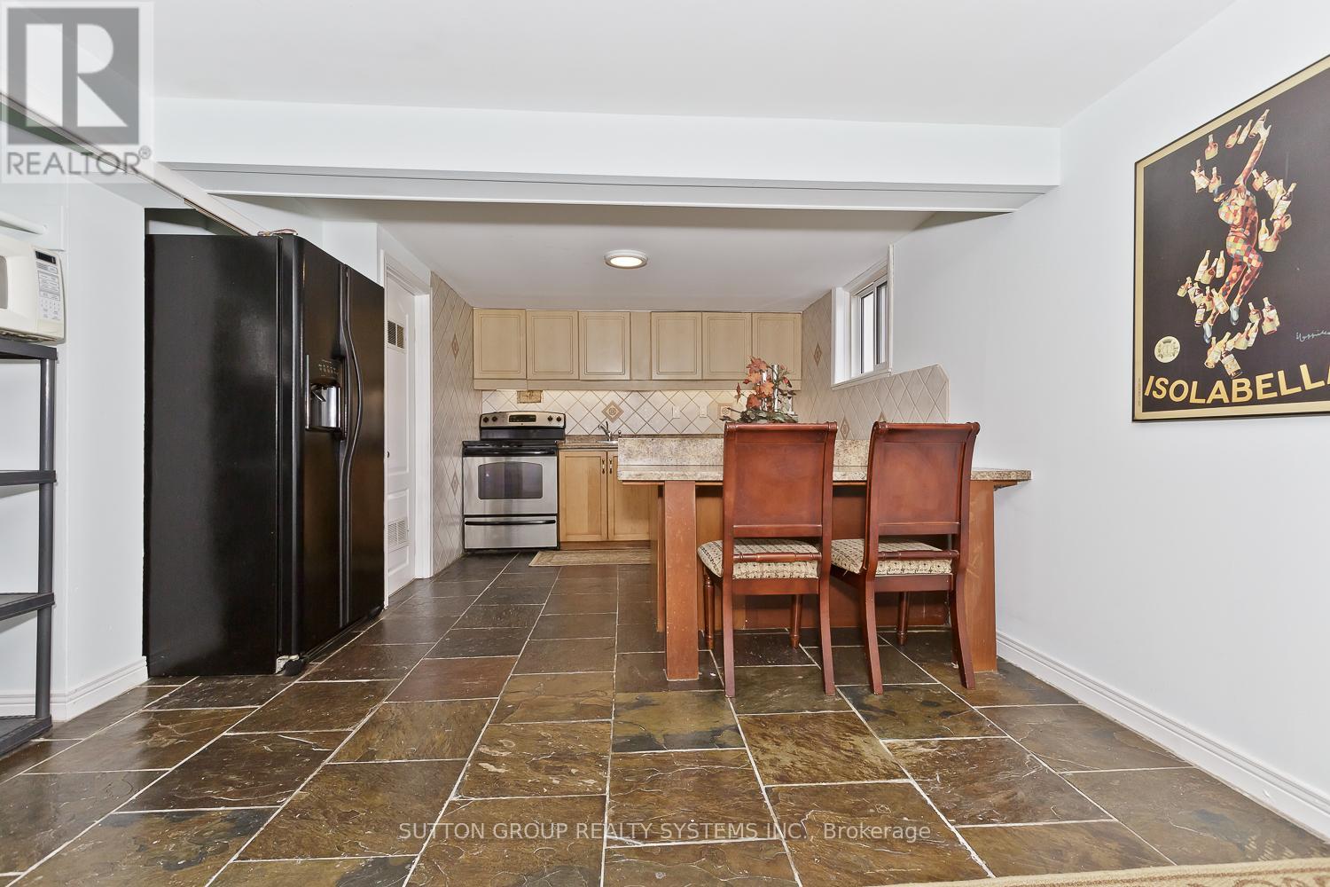 1236 Ogden Avenue, Mississauga, Ontario  L5E 2H4 - Photo 27 - W12524466