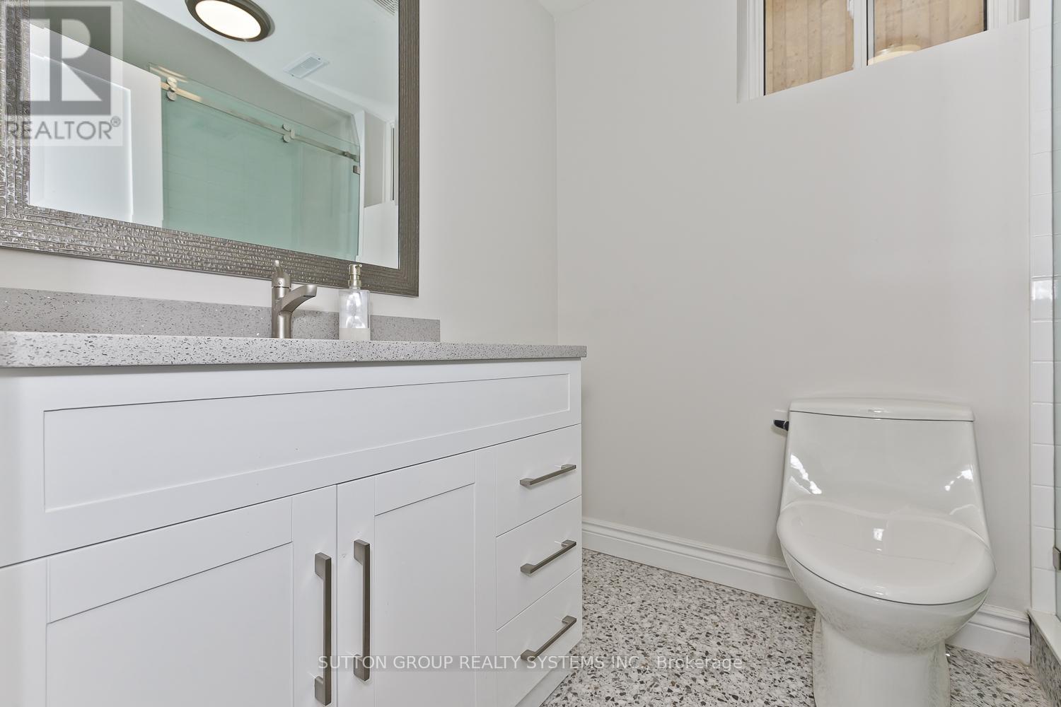 1236 Ogden Avenue, Mississauga, Ontario  L5E 2H4 - Photo 29 - W12524466