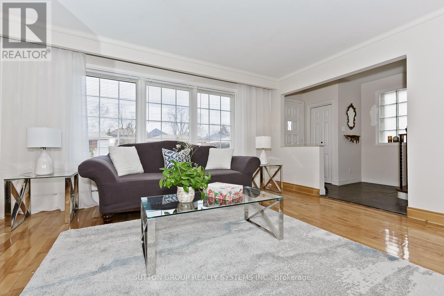 1236 Ogden Avenue, Mississauga, Ontario  L5E 2H4 - Photo 3 - W12524466