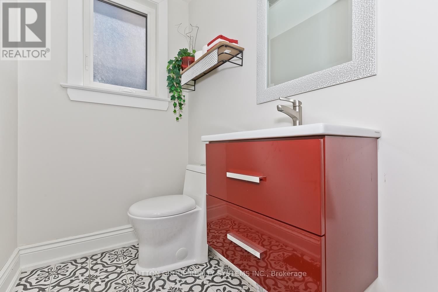 1236 Ogden Avenue, Mississauga, Ontario  L5E 2H4 - Photo 31 - W12524466