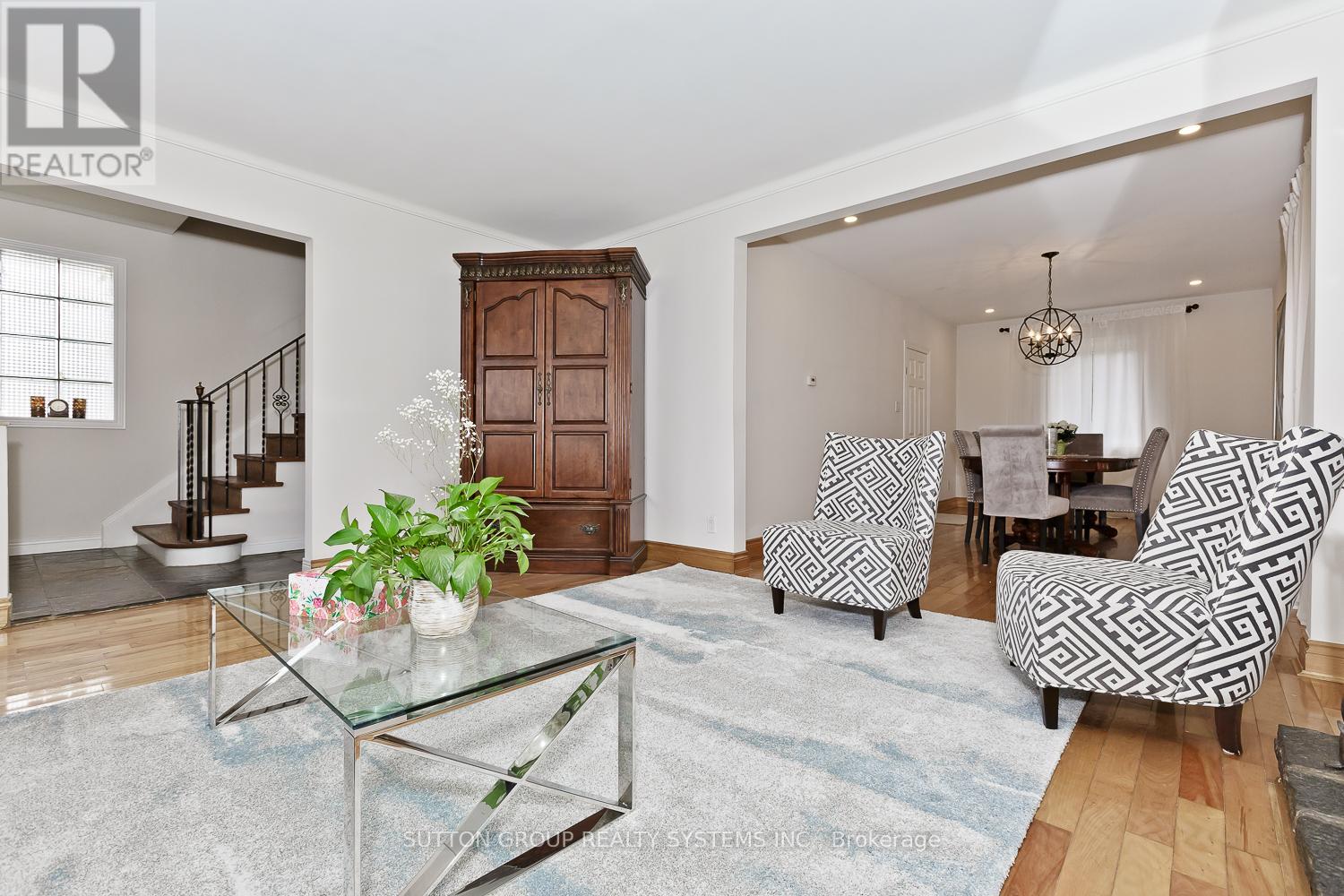 1236 Ogden Avenue, Mississauga, Ontario  L5E 2H4 - Photo 5 - W12524466