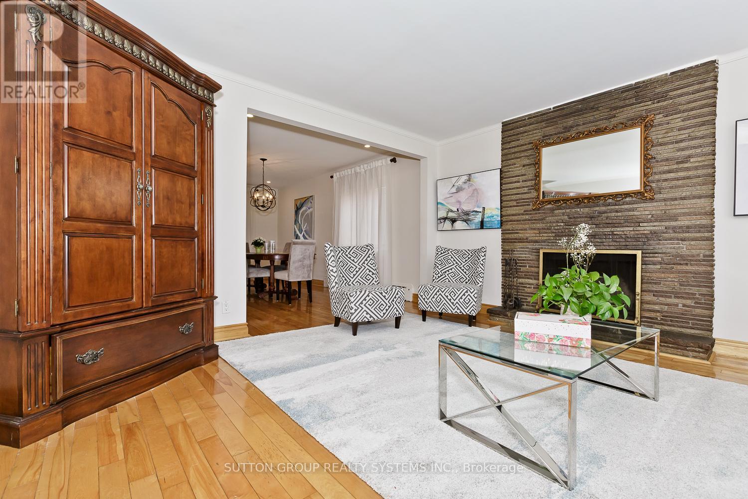 1236 Ogden Avenue, Mississauga, Ontario  L5E 2H4 - Photo 6 - W12524466