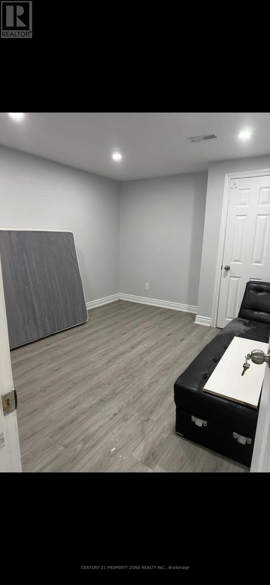 30 Cox Crescent, Brampton, Ontario  L6X 3G7 - Photo 10 - W12524476