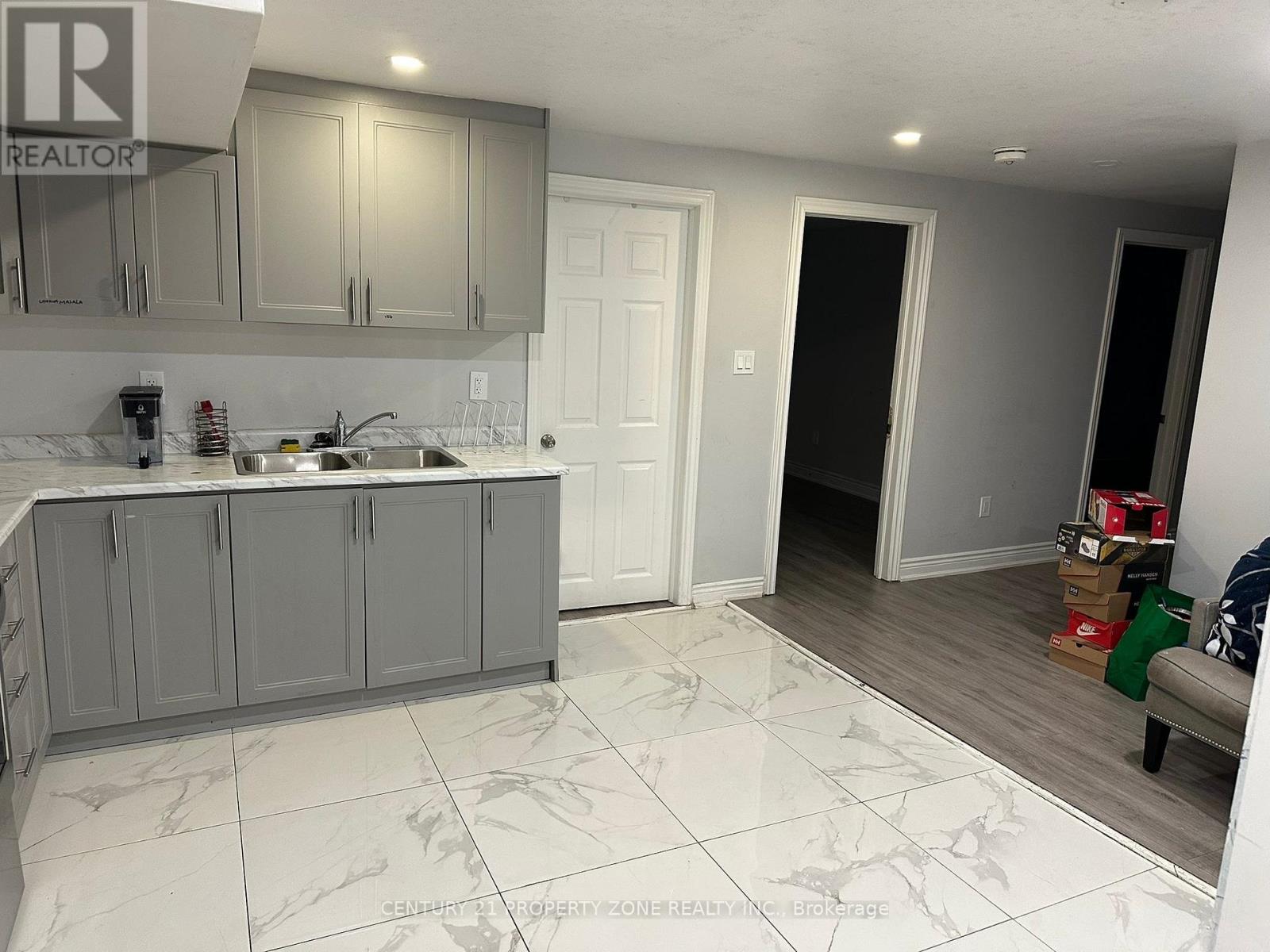 30 Cox Crescent, Brampton, Ontario  L6X 3G7 - Photo 3 - W12524476