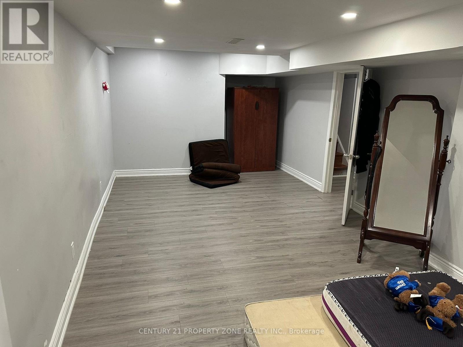 30 Cox Crescent, Brampton, Ontario  L6X 3G7 - Photo 7 - W12524476