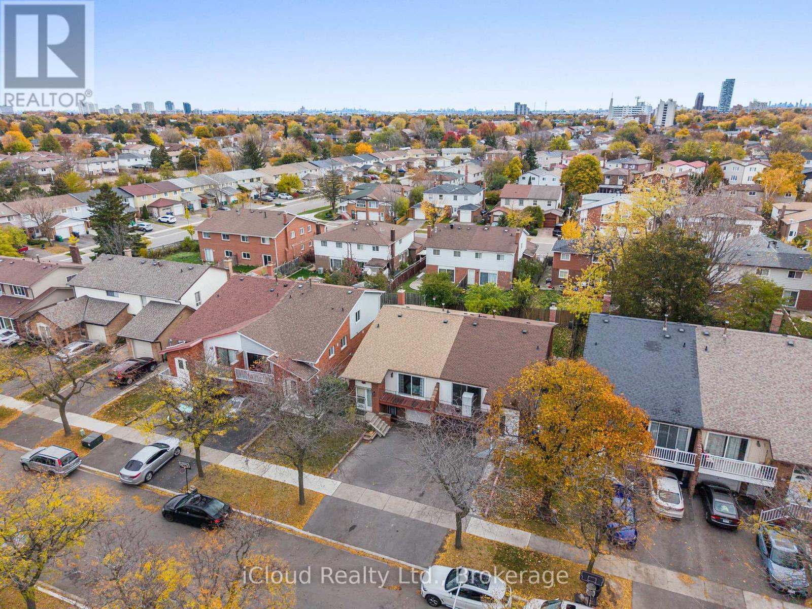 35 Carter Drive, Brampton, Ontario  L6V 3N4 - Photo 3 - W12524492