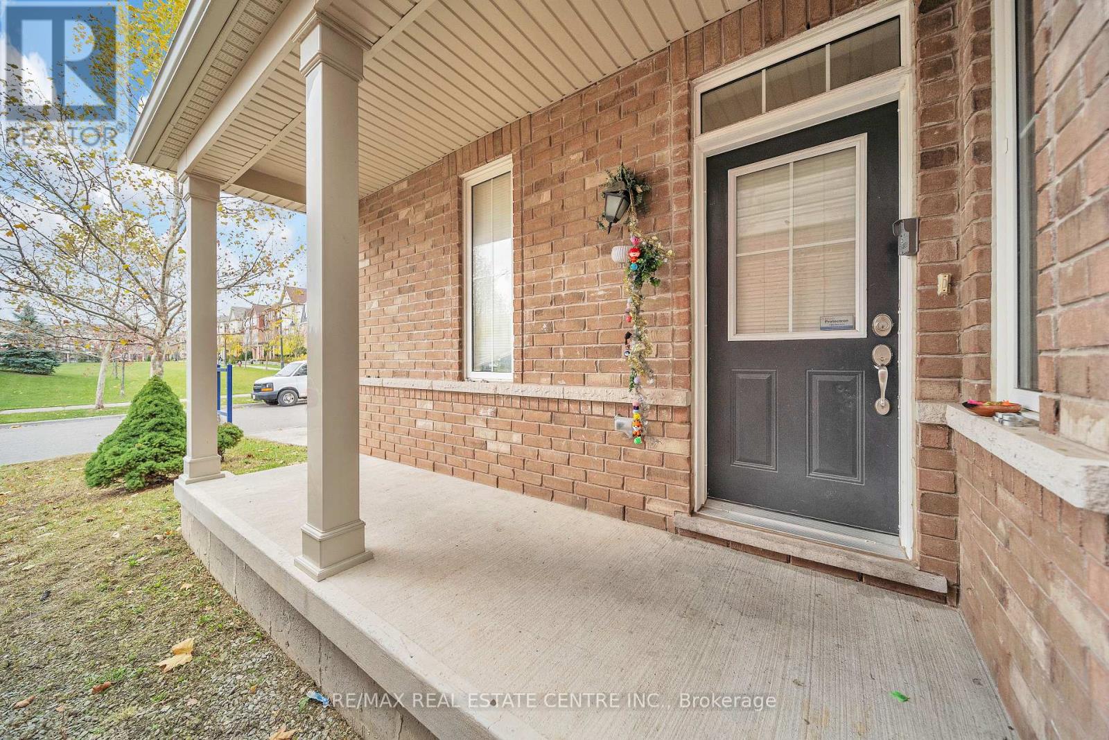 10 Poncelet Road, Brampton, Ontario  L7A 0V5 - Photo 5 - W12524504