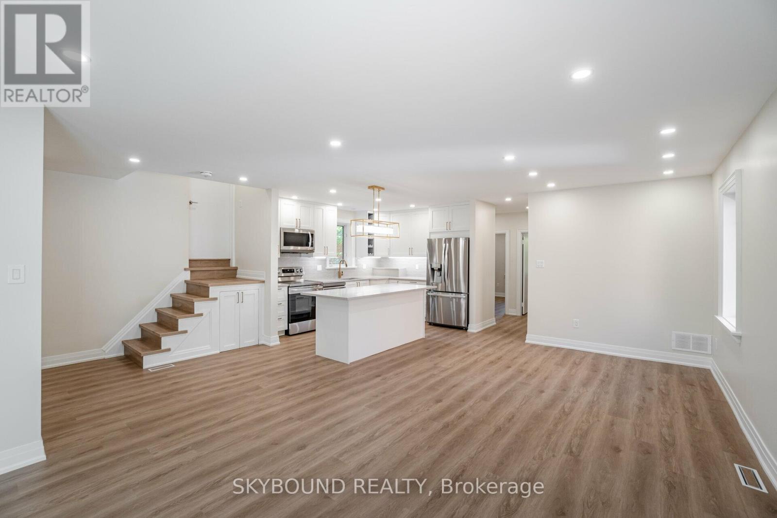 84 Eagle Road, Toronto, Ontario  M8Z 4J2 - Photo 10 - W12524522