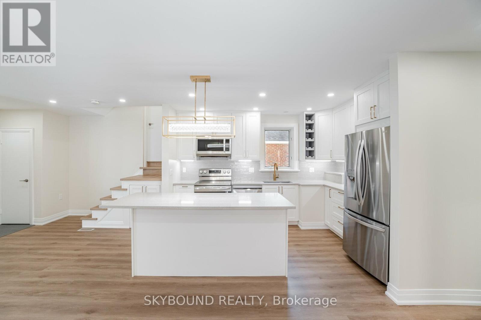 84 Eagle Road, Toronto, Ontario  M8Z 4J2 - Photo 11 - W12524522