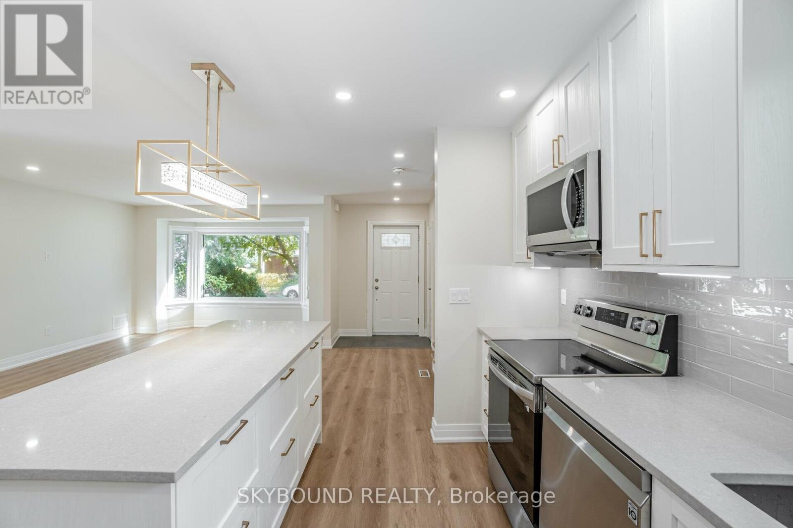 84 Eagle Road, Toronto, Ontario  M8Z 4J2 - Photo 12 - W12524522