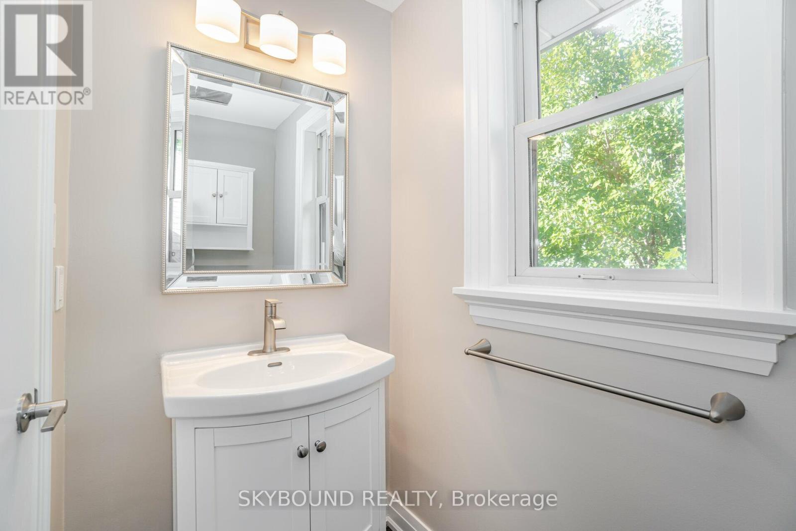 84 Eagle Road, Toronto, Ontario  M8Z 4J2 - Photo 18 - W12524522