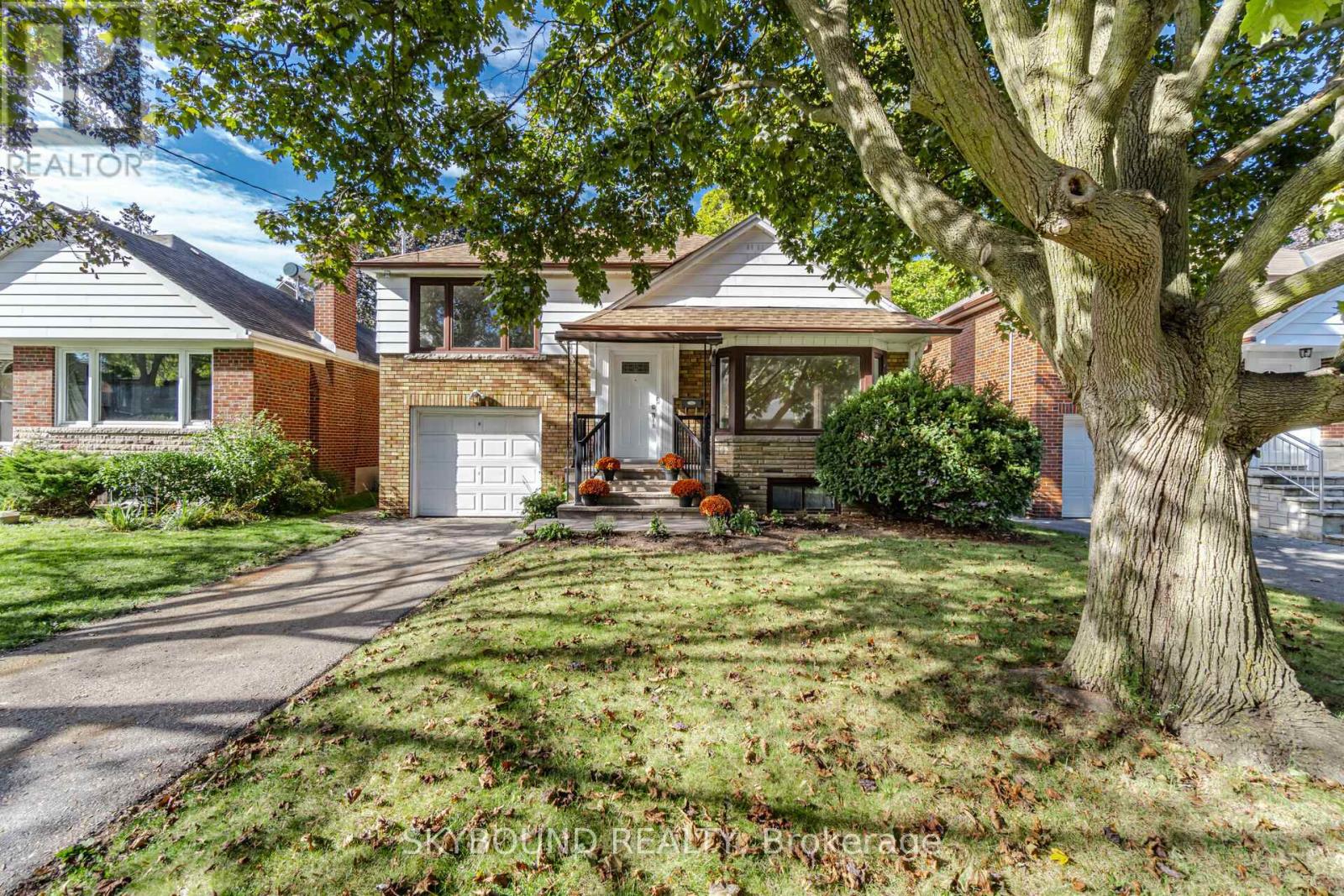 84 Eagle Road, Toronto, Ontario  M8Z 4J2 - Photo 2 - W12524522