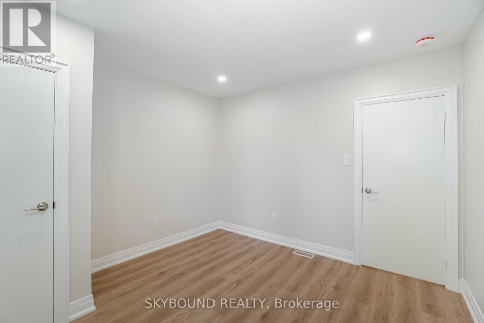 84 Eagle Road, Toronto, Ontario  M8Z 4J2 - Photo 20 - W12524522