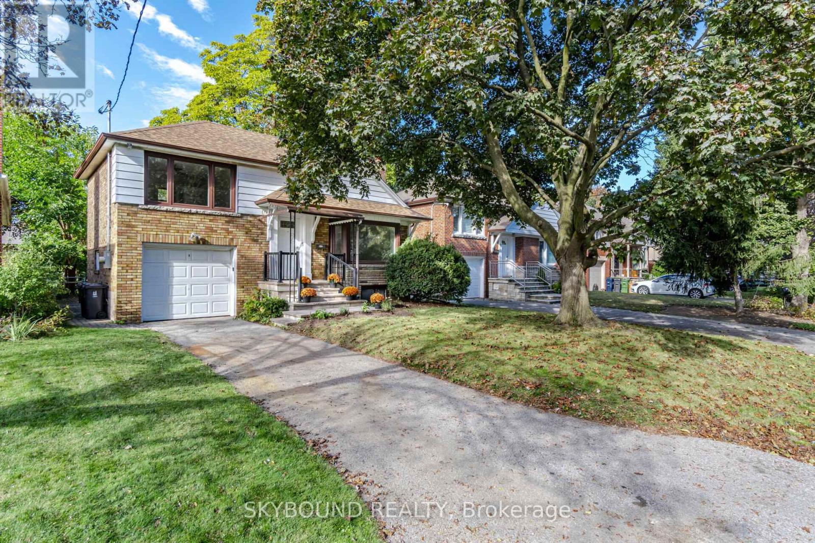 84 Eagle Road, Toronto, Ontario  M8Z 4J2 - Photo 4 - W12524522
