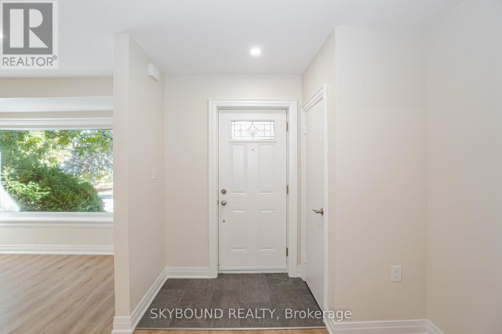 84 Eagle Road, Toronto, Ontario  M8Z 4J2 - Photo 6 - W12524522