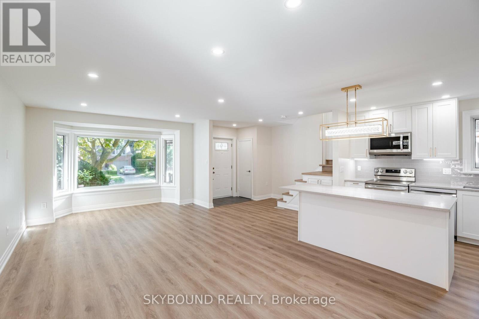 84 Eagle Road, Toronto, Ontario  M8Z 4J2 - Photo 7 - W12524522