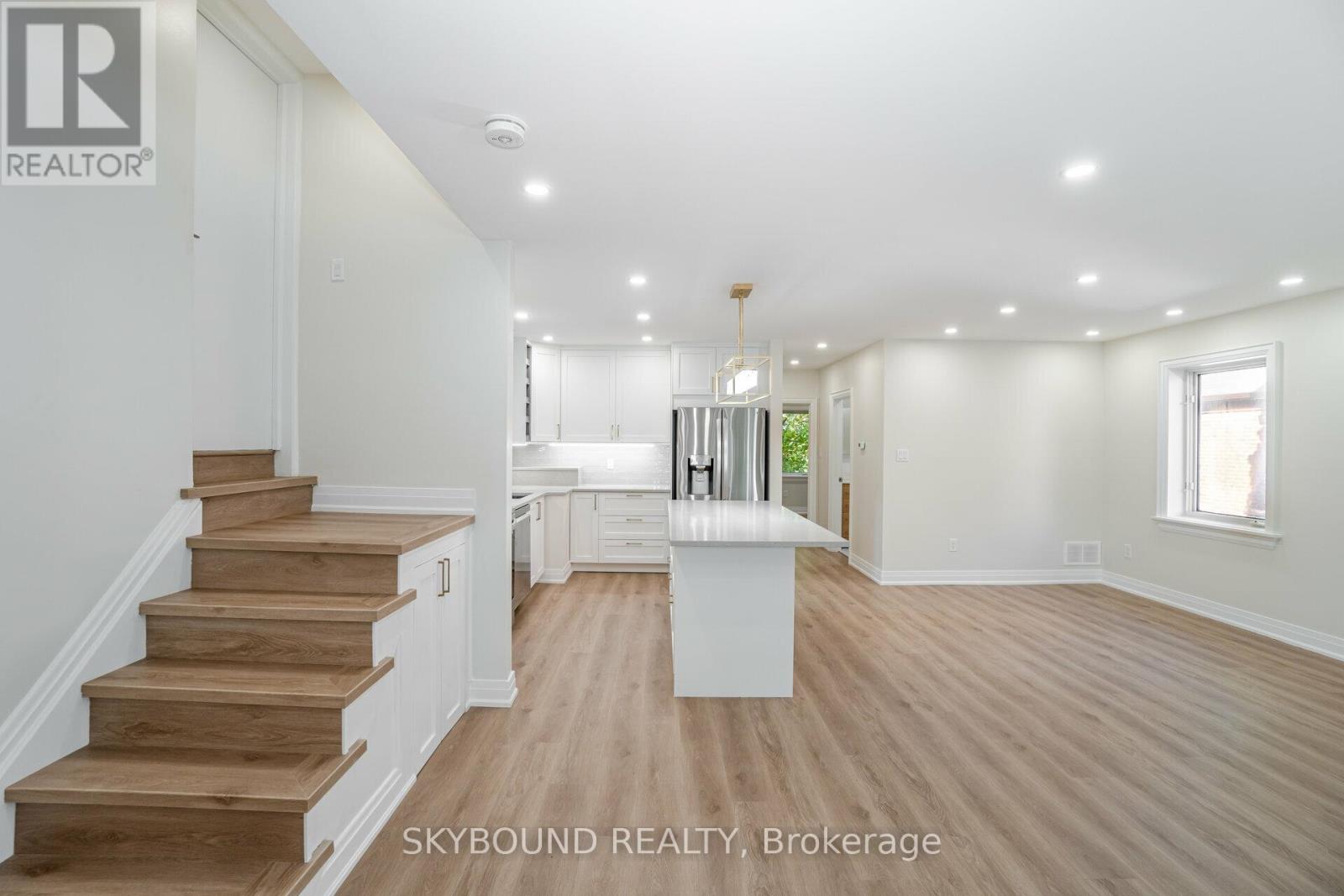 84 Eagle Road, Toronto, Ontario  M8Z 4J2 - Photo 8 - W12524522