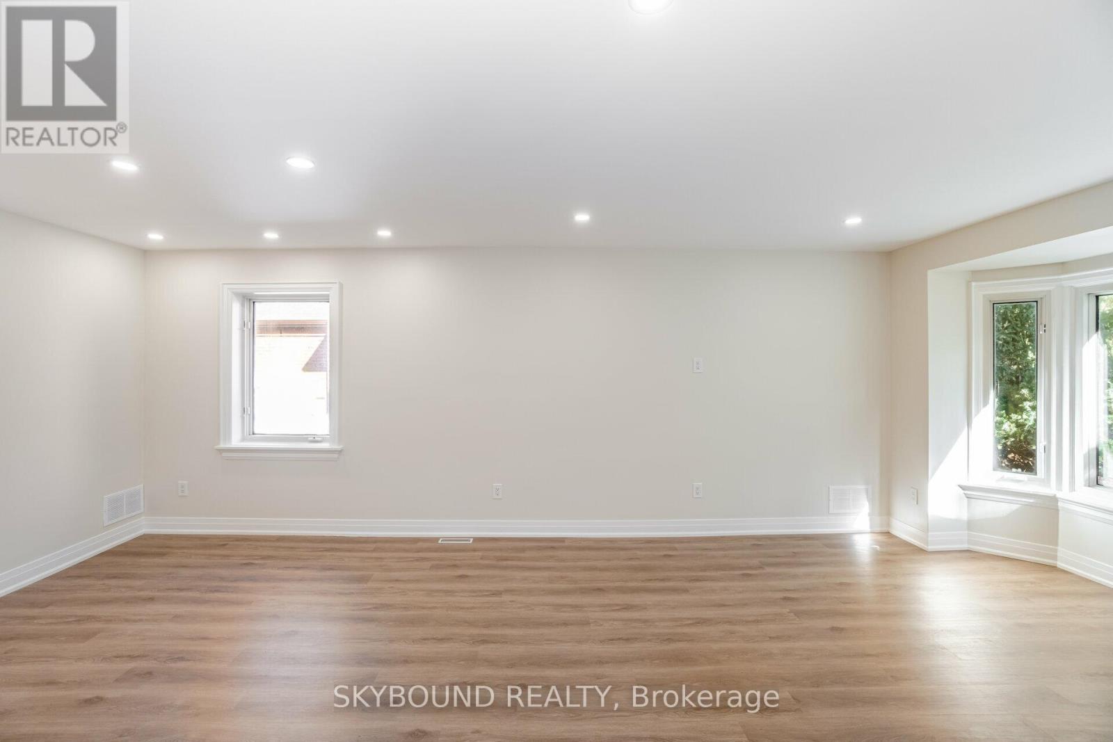 84 Eagle Road, Toronto, Ontario  M8Z 4J2 - Photo 9 - W12524522