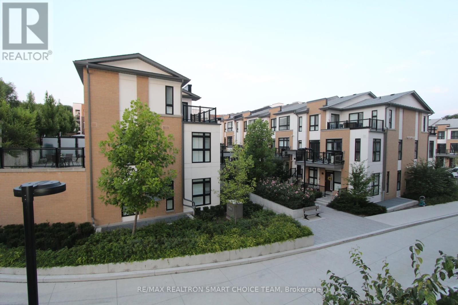 209 - 160 Canon Jackson Drive, Toronto, Ontario  M6M 0B6 - Photo 12 - W12524528