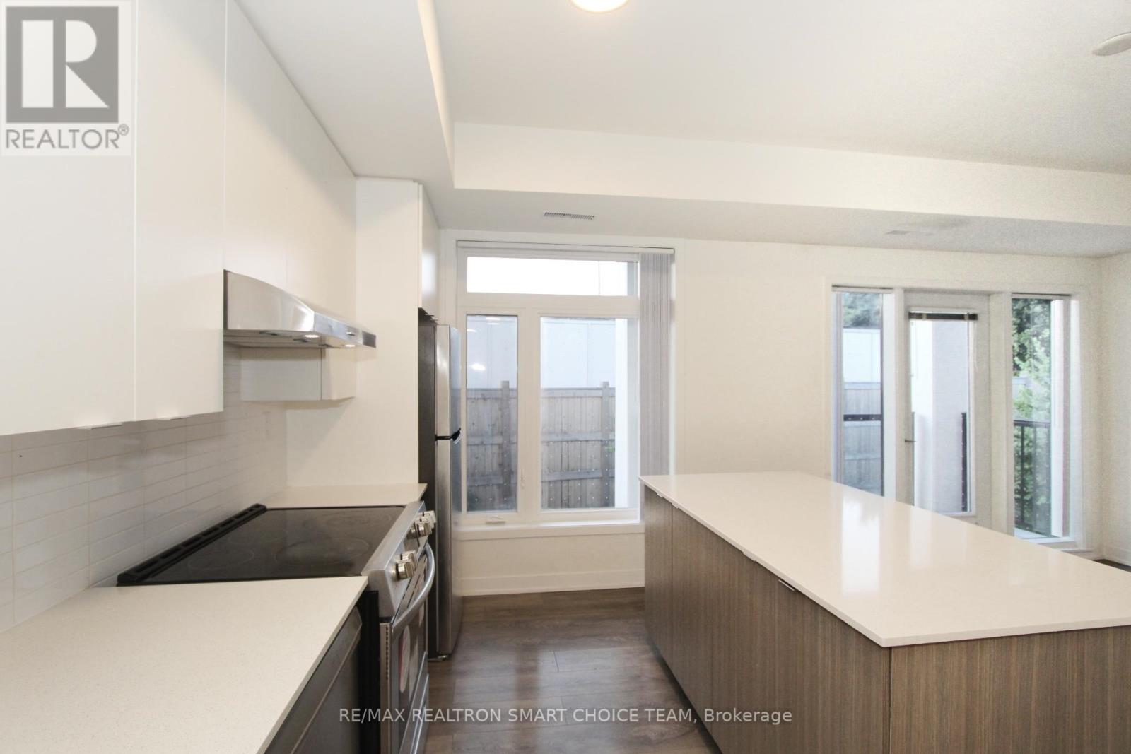 209 - 160 Canon Jackson Drive, Toronto, Ontario  M6M 0B6 - Photo 3 - W12524528