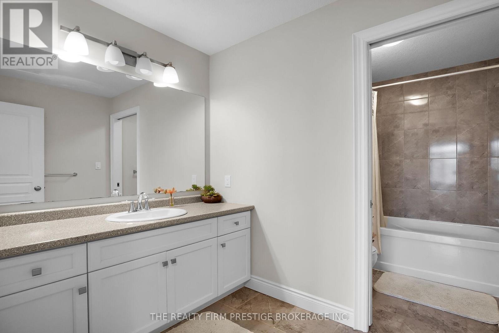 Upper - 2528 Holbrook Drive, London South, Ontario  N6M 1G5 - Photo 19 - X12524552