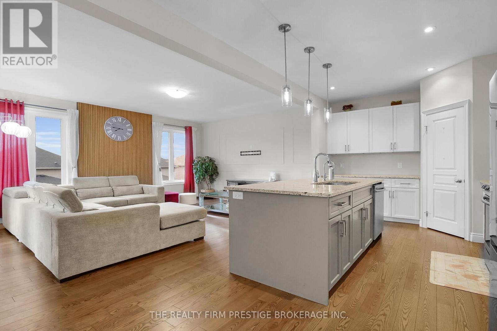 Upper - 2528 Holbrook Drive, London South, Ontario  N6M 1G5 - Photo 5 - X12524552