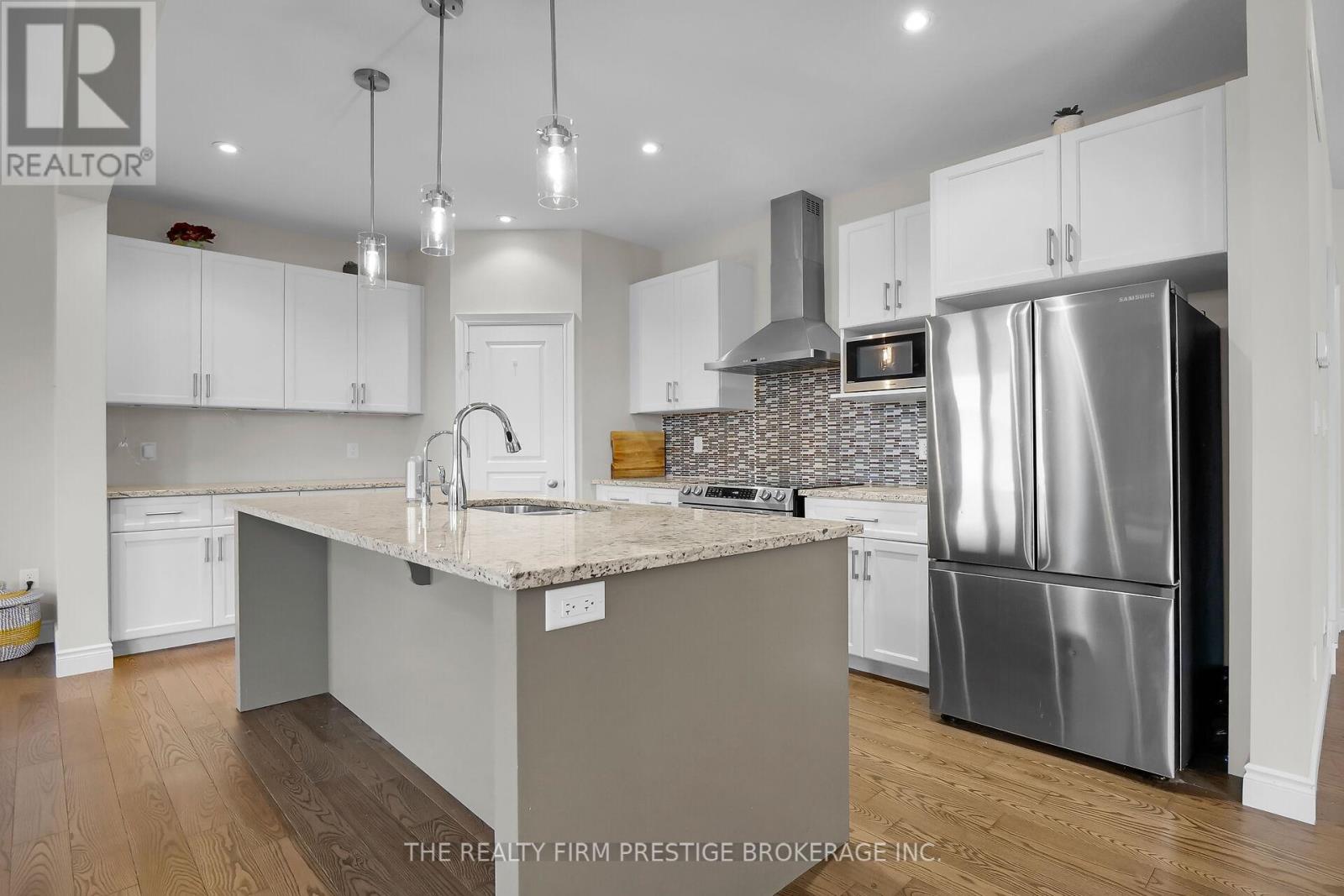 Upper - 2528 Holbrook Drive, London South, Ontario  N6M 1G5 - Photo 6 - X12524552