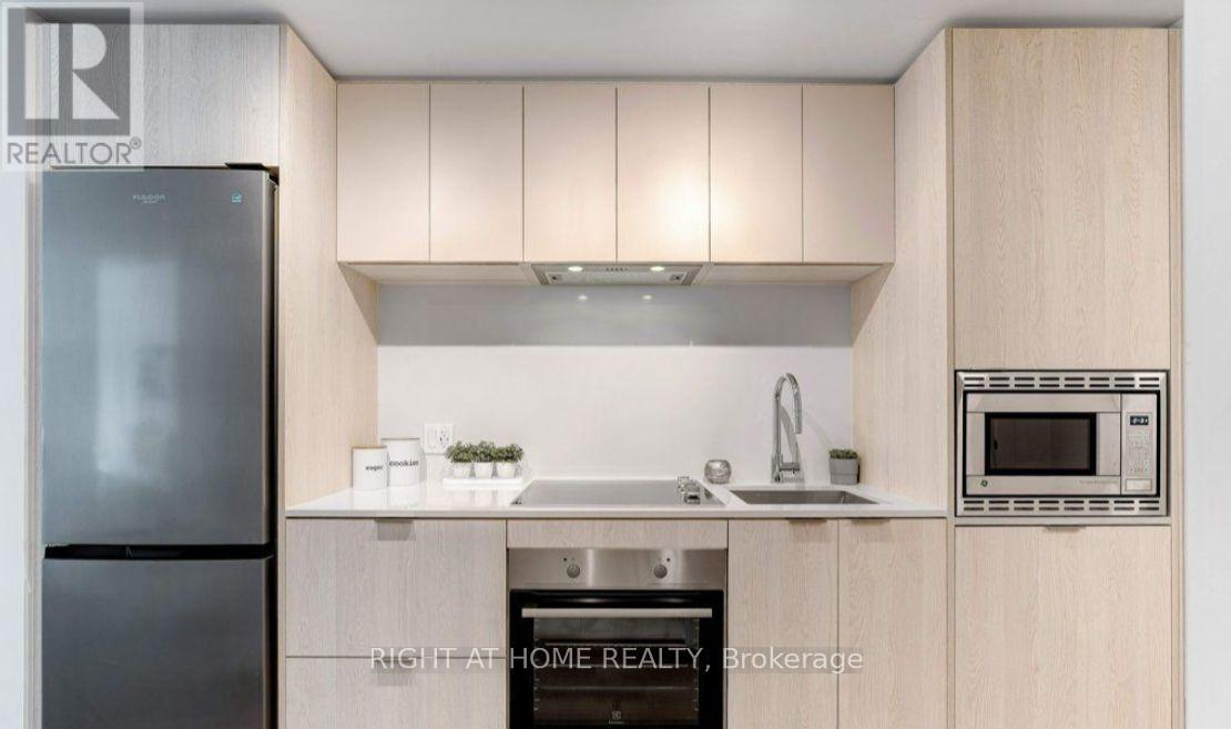 1111 - 1 Jarvis Street, Hamilton, Ontario  L8R 0A8 - Photo 14 - X12524450