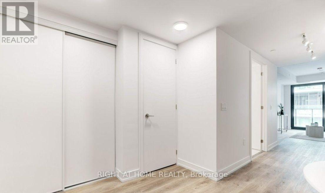 1111 - 1 Jarvis Street, Hamilton, Ontario  L8R 0A8 - Photo 8 - X12524450