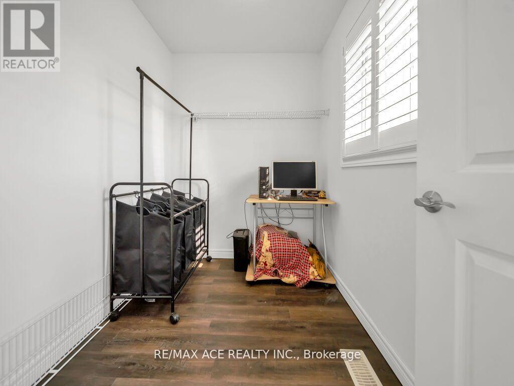 160 Kemp Crescent E, Guelph, Ontario  N1E 0K1 - Photo 25 - X12524454