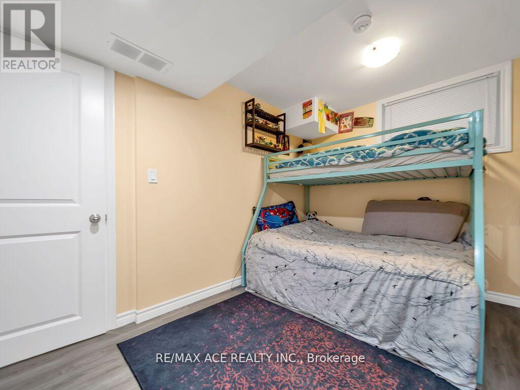 160 Kemp Crescent E, Guelph, Ontario  N1E 0K1 - Photo 33 - X12524454